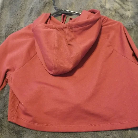 Gymshark cropped hoodie size XS in a pretty burgundy color. - Picture 2 of 3